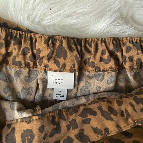 Animal Print Paperbag Shorts Tan & Black Size Large - Picture 2 of 7